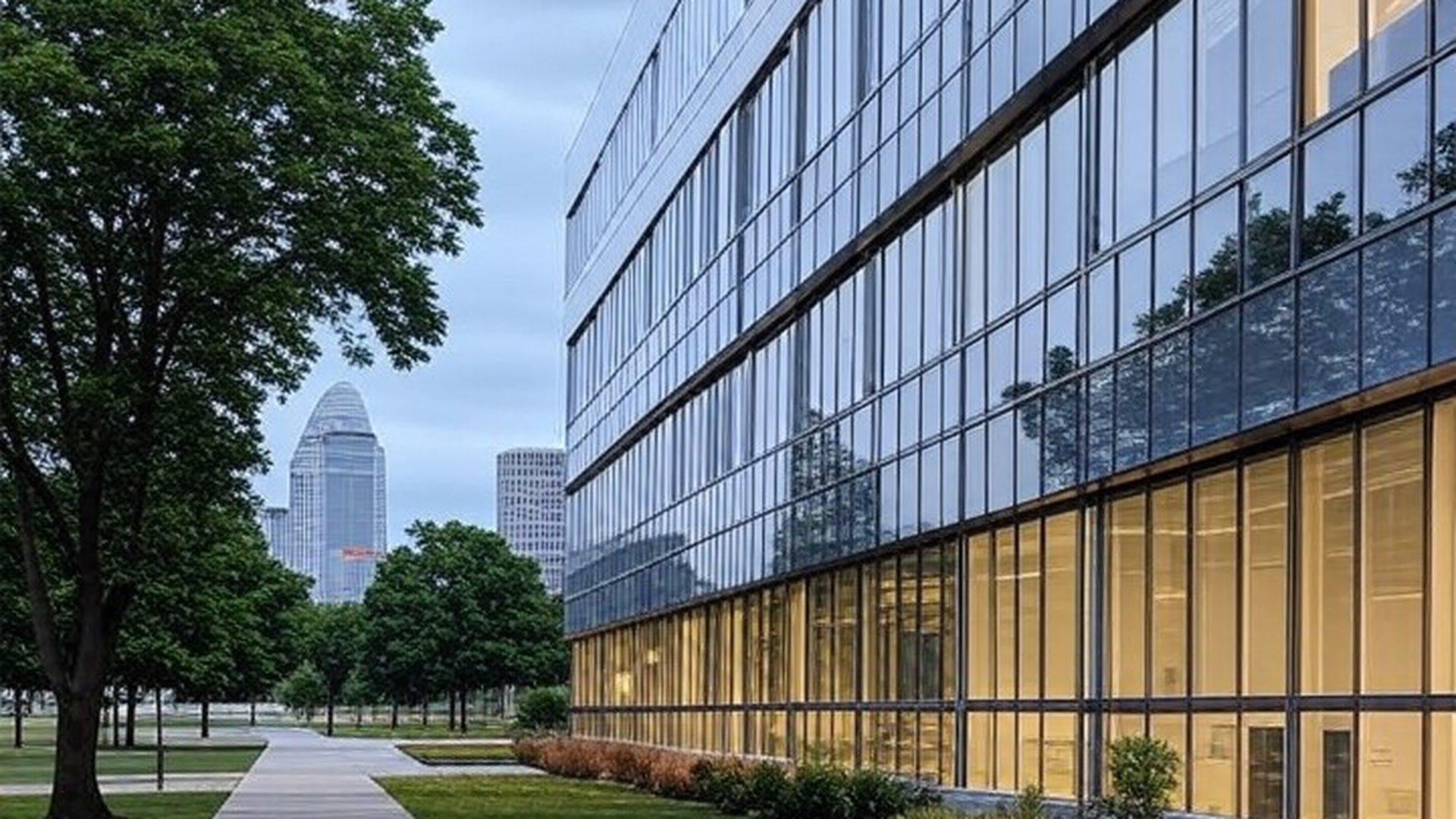 Cincinnati, Ohio plans three‑month pause on new AI data centers